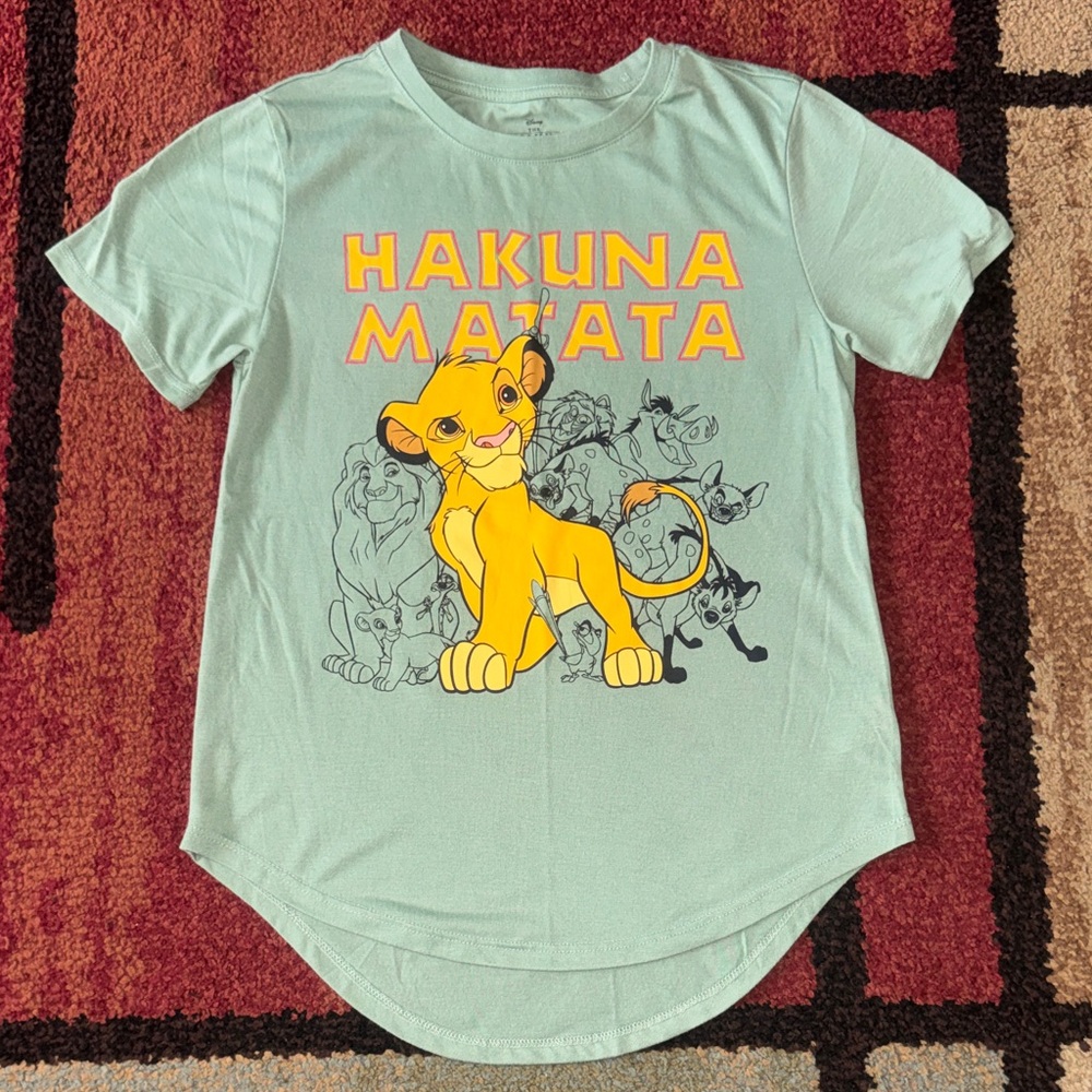 Juniors Disney The Lion King "Hakuna Matata" graphic T-shirt